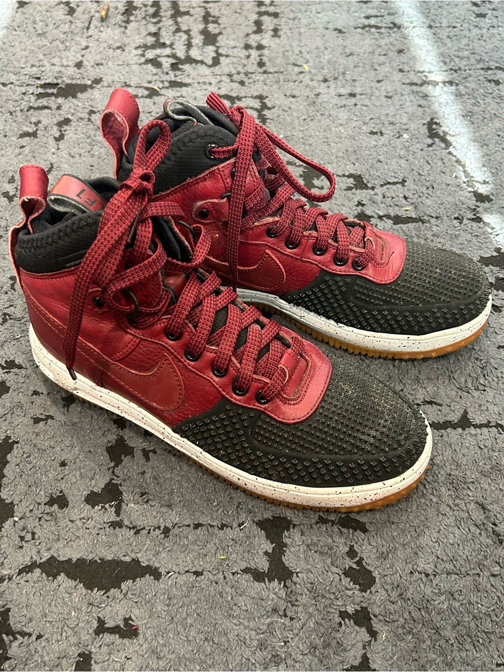 Men's High-Top Athletic Sneakers in Burgundy and Black - Nike 8.5